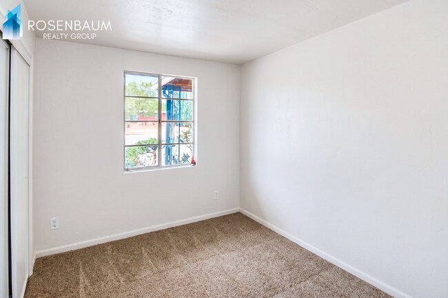 Building Photo - 941 S Baylor Dr