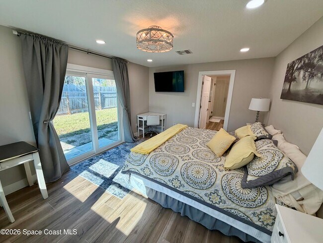 Building Photo - 140 Norwood Ave