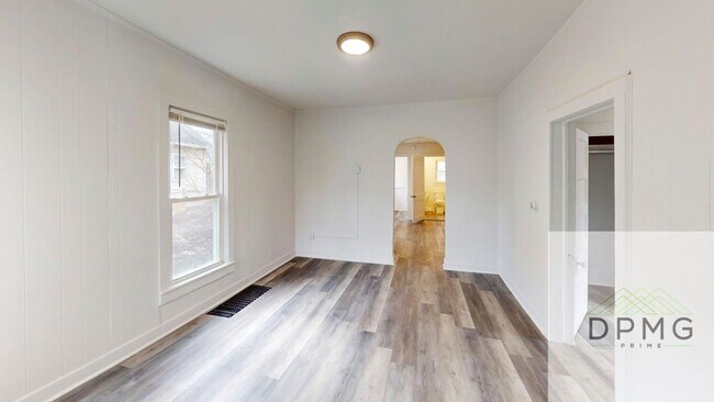 Building Photo - 122 S Hosmer St