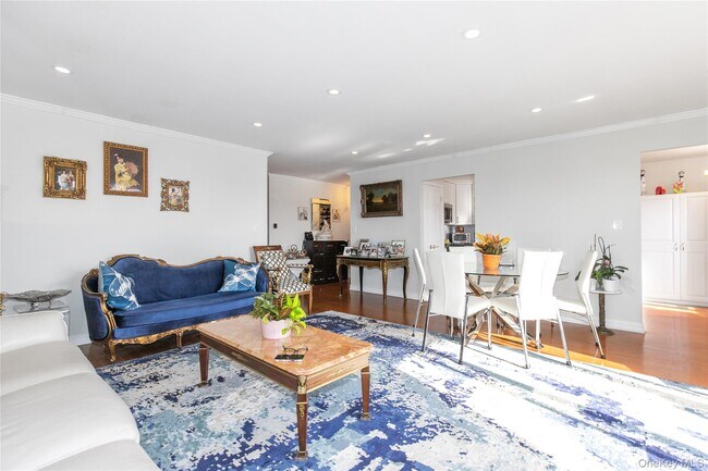 Building Photo - 12 Bond St