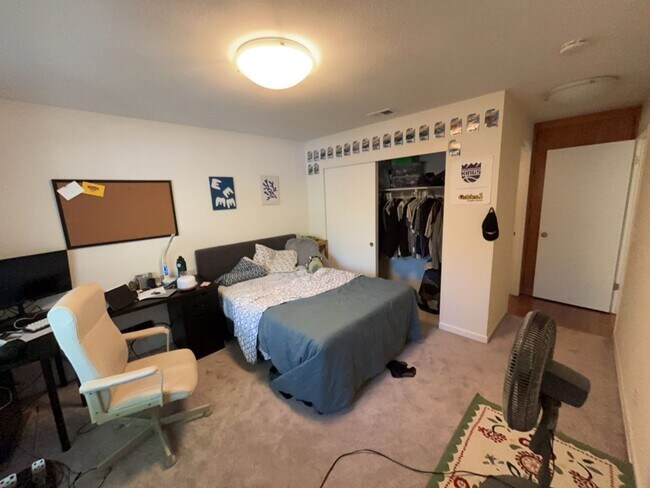 Building Photo - 3 bedroom North Davis townhome available f...