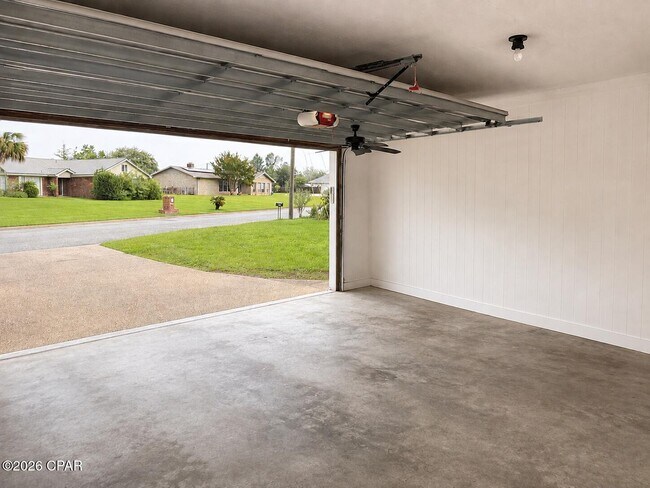 Building Photo - 3015 Longwood Cir