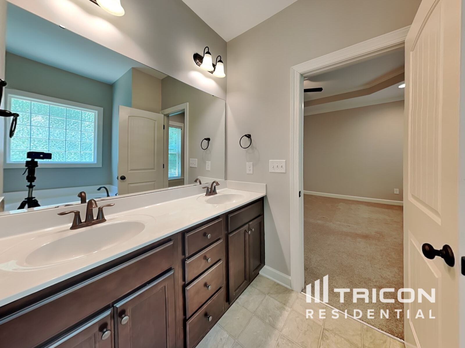 Building Photo - 189 Crystal Creek Dr