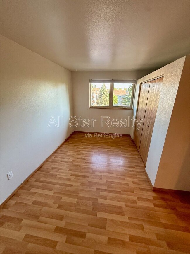 Building Photo - 9625 Independence Dr