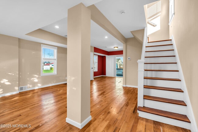 Building Photo - 493 Sairs Ave