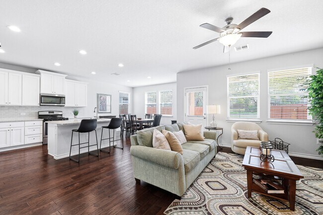 Building Photo - 5602 Chestnut Xing