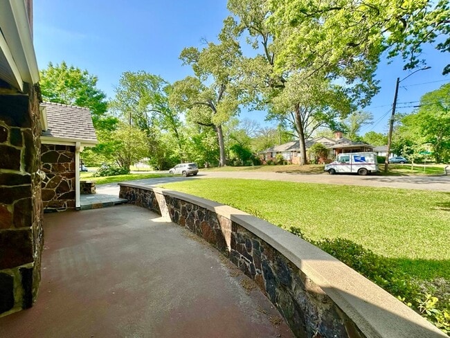 Building Photo - Spacious 4 Bedroom in the Heart of Tyler! Available Now!