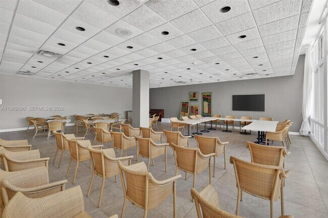 Building Photo - 7441 Wayne Ave