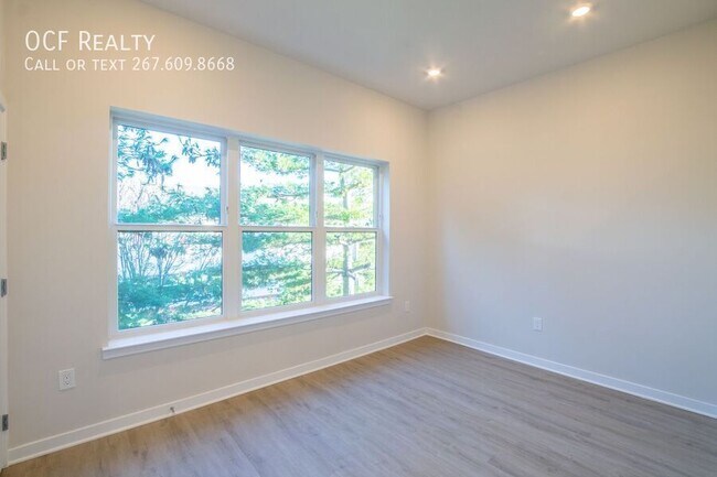 Building Photo - 1330 S Patton St