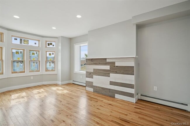 Building Photo - 405 Grand St