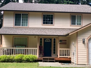 Building Photo - Beautiful 4 Bed/2.5 Bath Home Available 5/...
