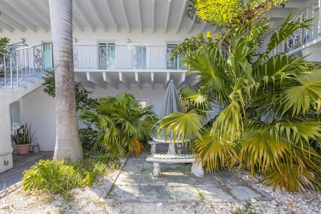 Building Photo - 1520 Lake Ave