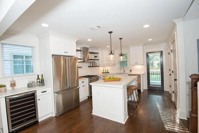 Building Photo - 314 Ashburton Ave SE