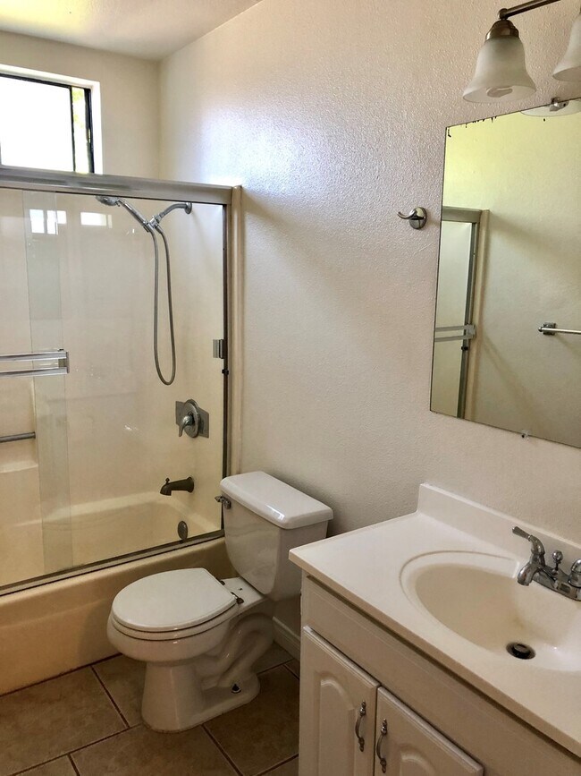 Building Photo - 2 bedroom, 2 story Mission Valley Townhouse with garage