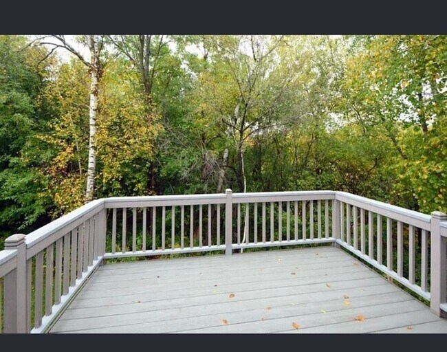 Building Photo - Charming 3BR - 2 Bath House in Shoreview