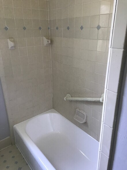 Bathroom - 3638 Jammes Rd