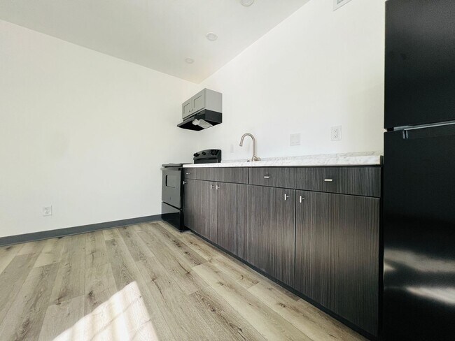 Building Photo - 3744 Pilgrim St