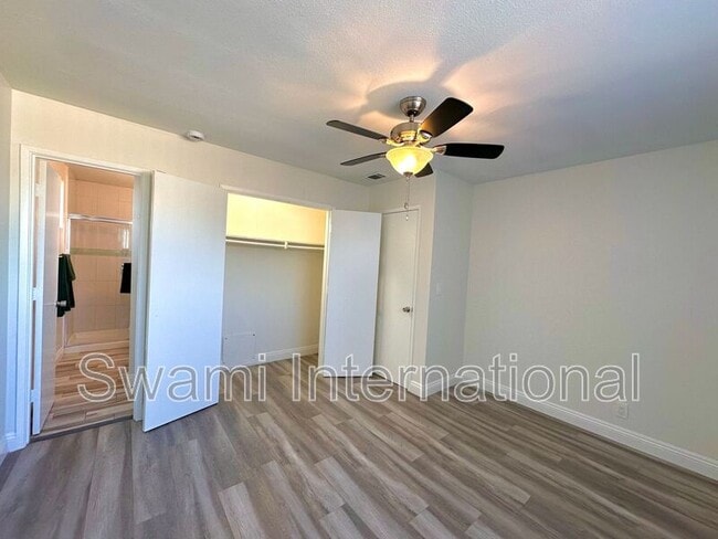 Building Photo - 25532 1/4 Oak St.