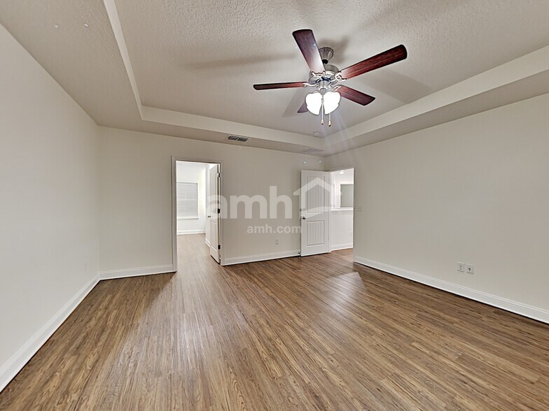 Building Photo - 3102 Creek Village Ln