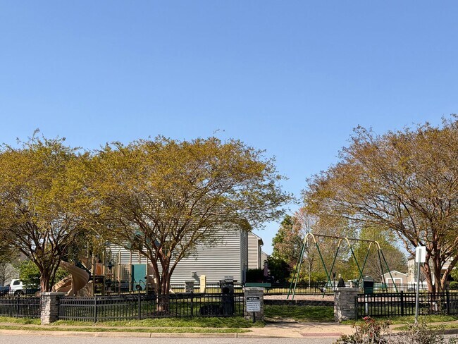 Building Photo - 42 Kilverstone Way