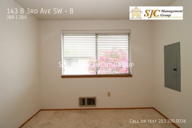 Building Photo - 143 3rd Ave SW
