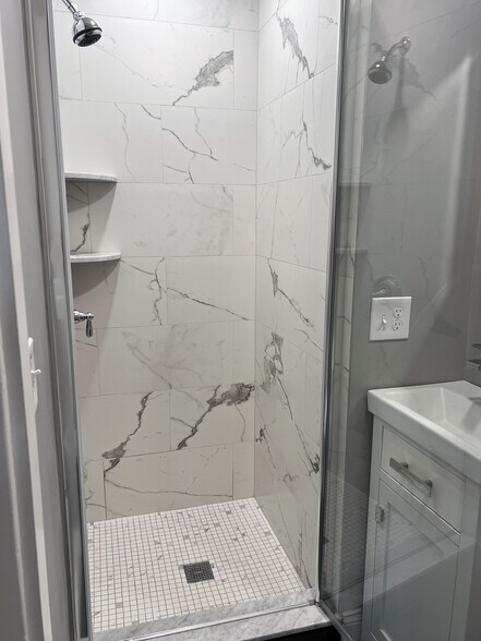 Building Photo - 142 Sutherland Rd