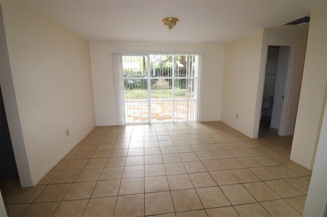 Building Photo - 3112 Colorado St NE