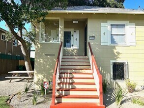 Building Photo - Allendale California 2 Bedroom Bungalow