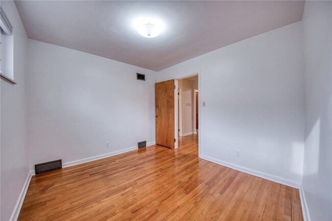 Building Photo - 5523 Rippey Pl