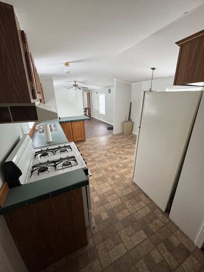 Building Photo - 189 Commercial St