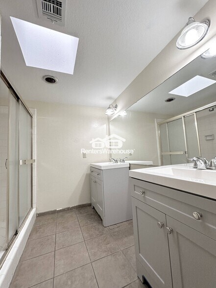 Building Photo - 9279 N 47th Dr