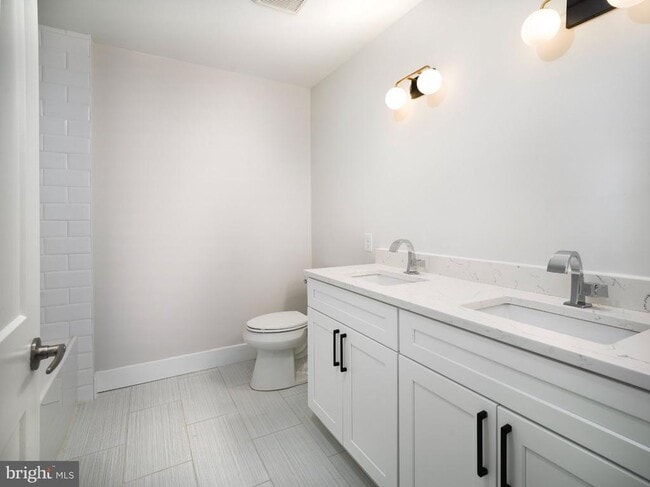 Building Photo - 303 Fountain St