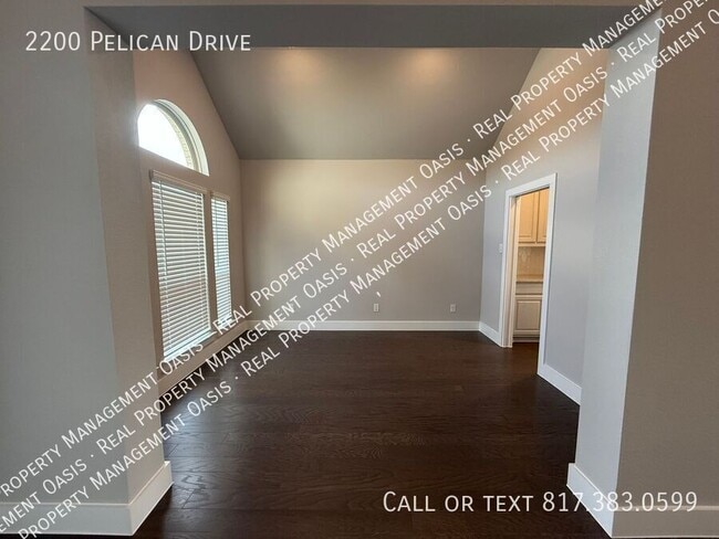 Building Photo - 2200 Pelican Dr