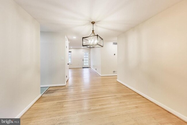 Building Photo - 6107 Parkway Dr