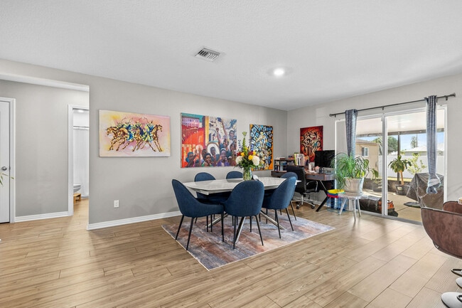 Building Photo - 2626 SW Monterrey Ln