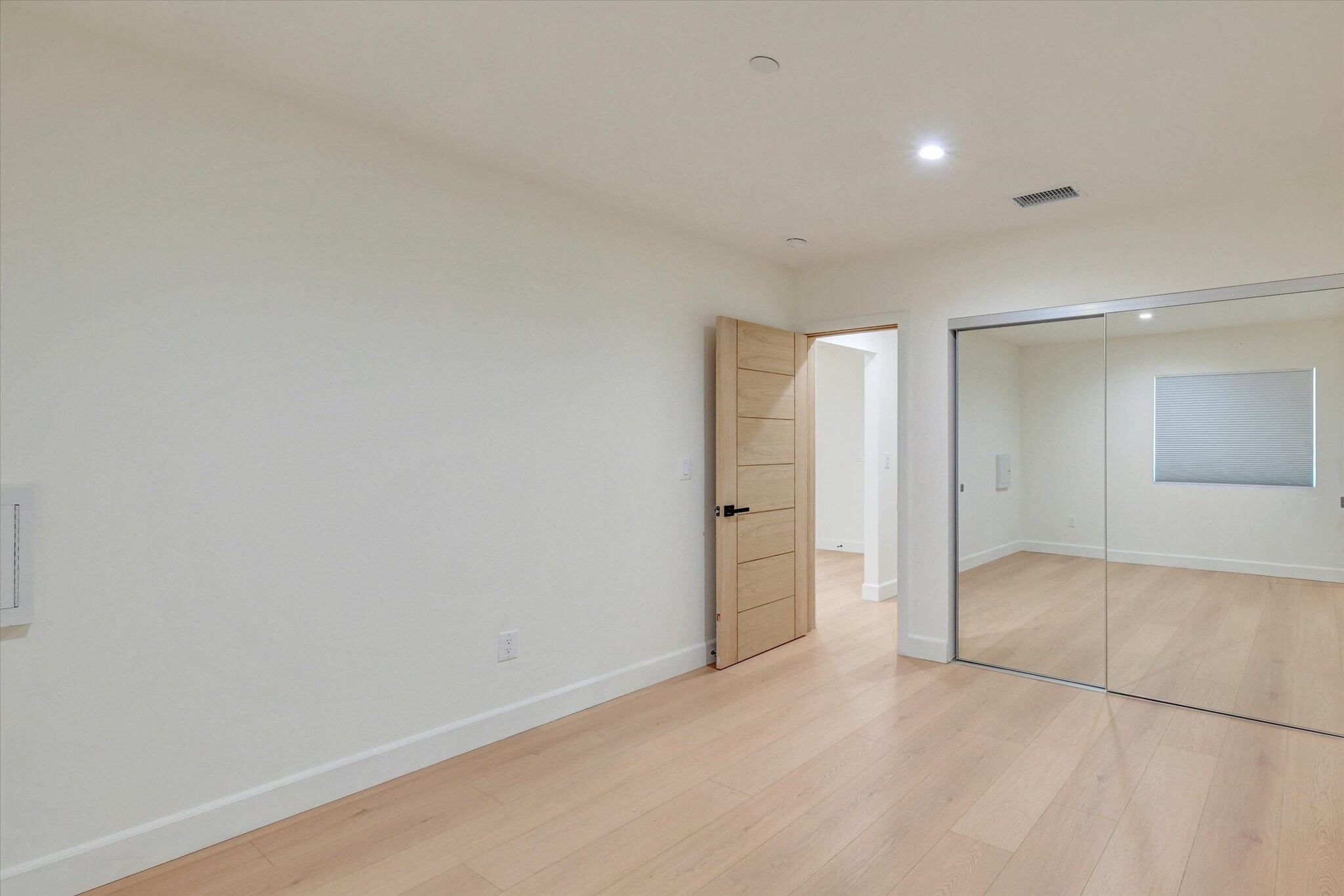 Building Photo - 5348 Thornburn St