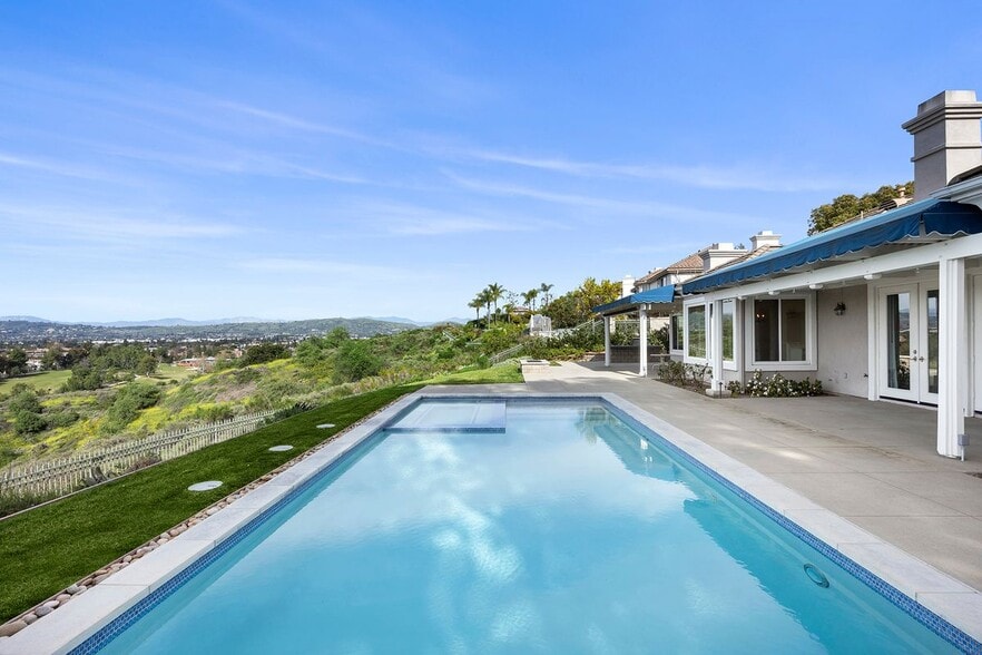 Building Photo - 2309 Skyline