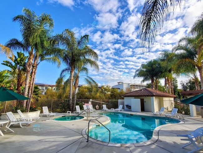 Building Photo - Fantastic Town home off of 76 with A/C.