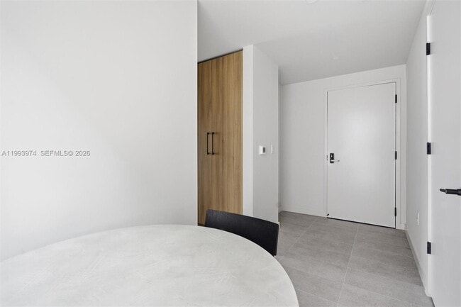 Building Photo - 121 NE 5th St