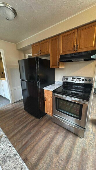 Primary Photo - 423 W Wright Ave