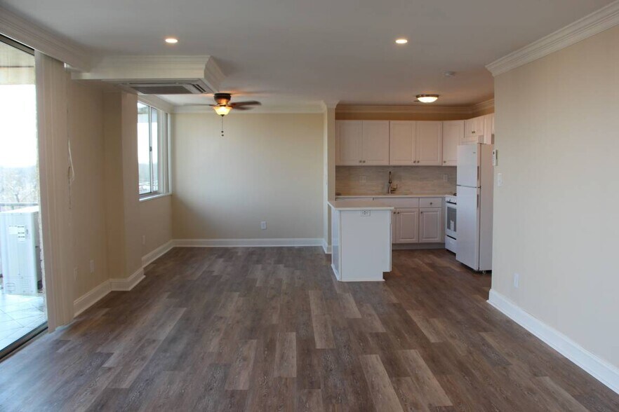 Building Photo - 1512 S Arlington Ridge Rd