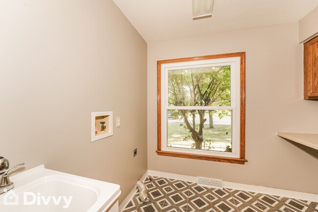 Building Photo - 6817 Salerno St NW