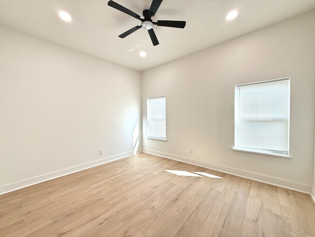 Building Photo - 919 S.Franklin Dr
