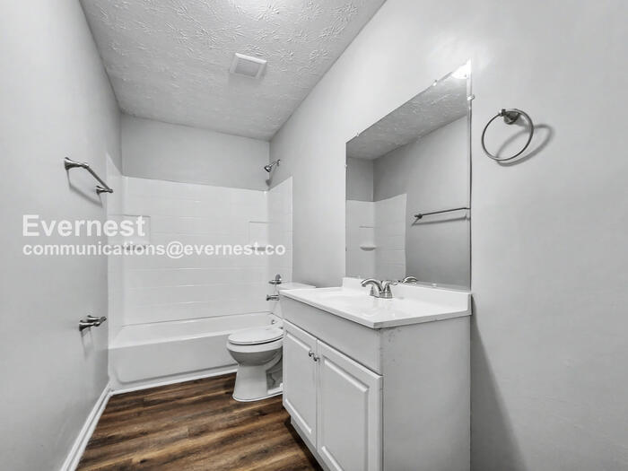 Building Photo - 234 Elm Pl