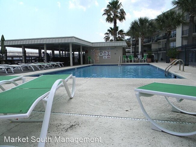 Building Photo - 2902 River Dr