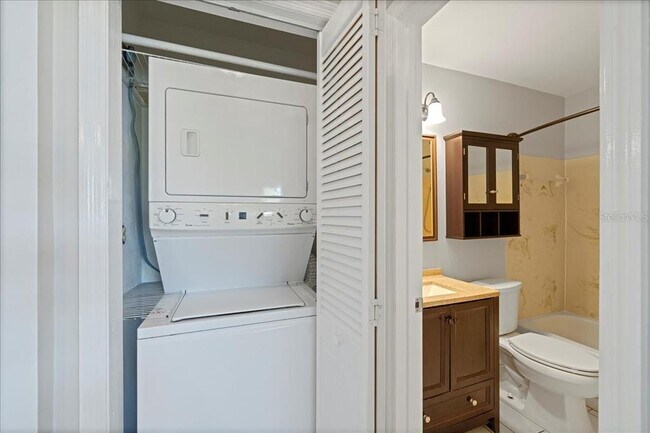 Building Photo - 1749 S Highland Ave