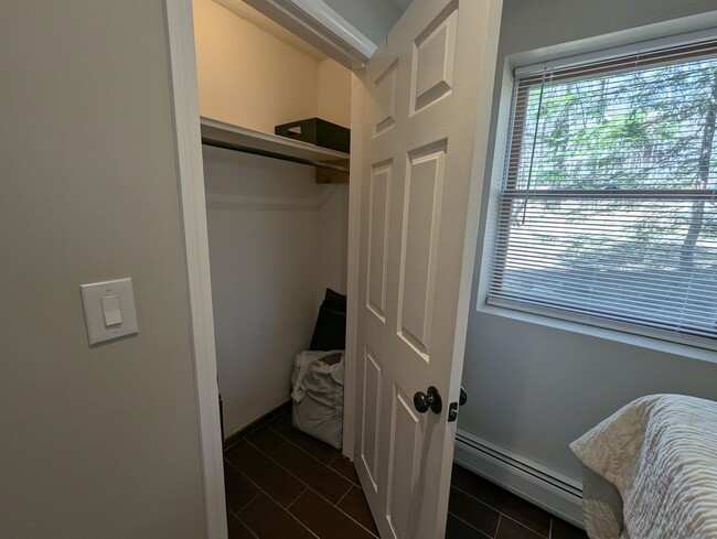 Building Photo - 30 Middle Shore Dr