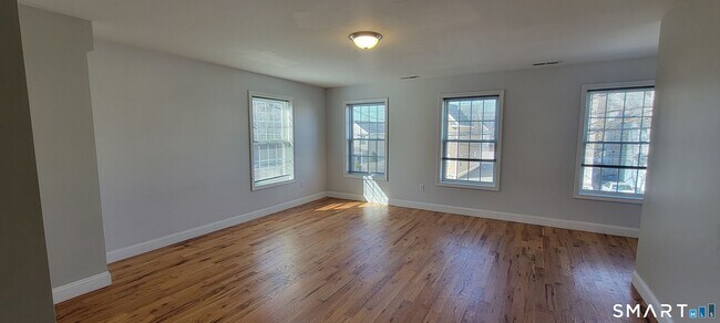 Building Photo - 537 Winchester Ave
