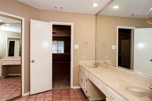 Building Photo - 1004 Ledgemont Dr