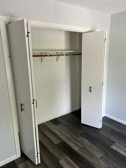 Bedroom #2 closet - 2706 Mackubin St